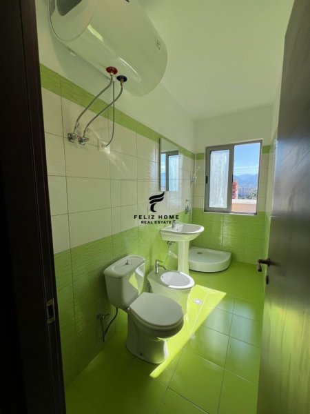 Tirane, jepet me qera apartament 2+1+Ballkon Kati 8, 80 m² 400 € (KAMEZ)