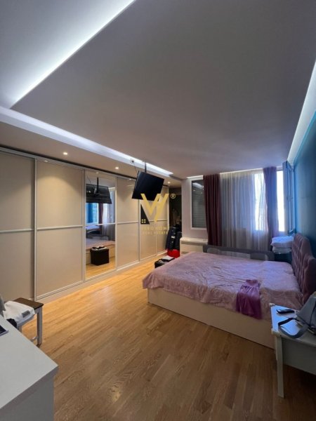 Tirane, jepet me qera apartament 2+1 Kati 10, 169 m² 1.500 € (QENDER)