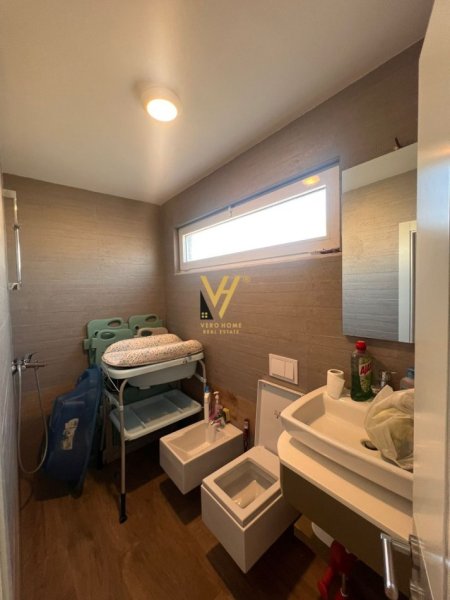 Tirane, jepet me qera apartament 2+1 Kati 10, 169 m² 1.500 € (QENDER)