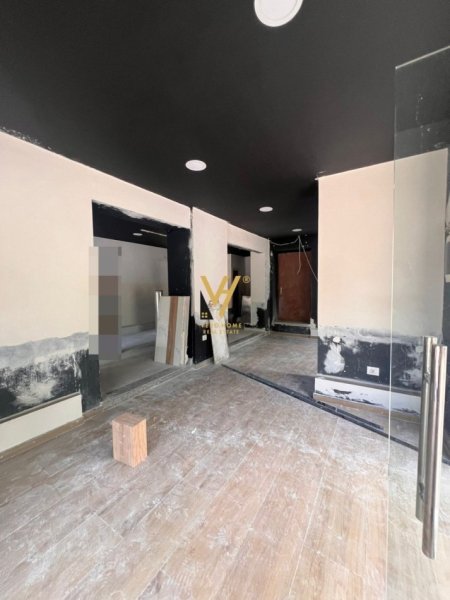 Tirane, shitet dyqan Kati 0, 80 m² 700.000 € (21 DHJETORI)