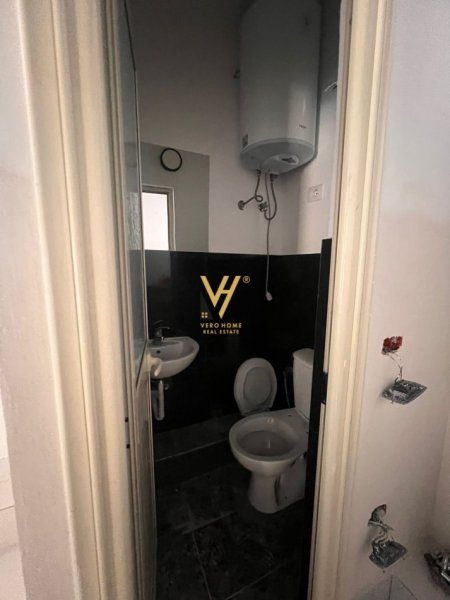 Tirane, shitet dyqan Kati 0, 80 m² 700.000 € (21 DHJETORI)