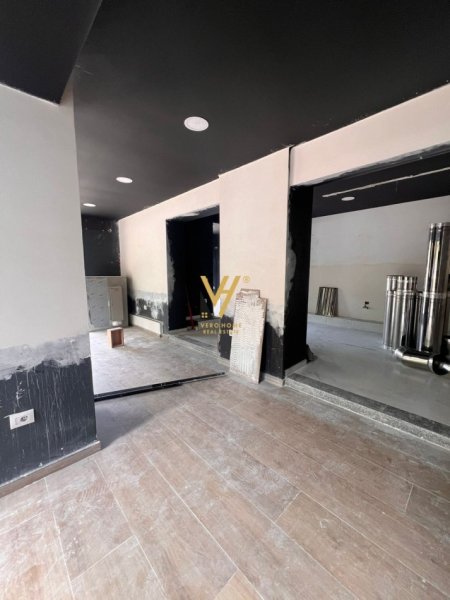 Tirane, shitet dyqan Kati 0, 80 m² 700.000 € (21 DHJETORI)