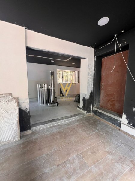 Tirane, shitet dyqan Kati 0, 80 m² 700.000 € (21 DHJETORI)