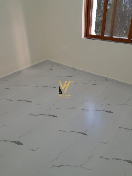 Tirane, jepet me qera apartament 2+1+Ballkon Kati 2, 64 m² 600 € (PALLATET AGIMI)