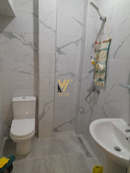 Tirane, jepet me qera apartament 2+1+Ballkon Kati 2, 64 m² 600 € (PALLATET AGIMI)