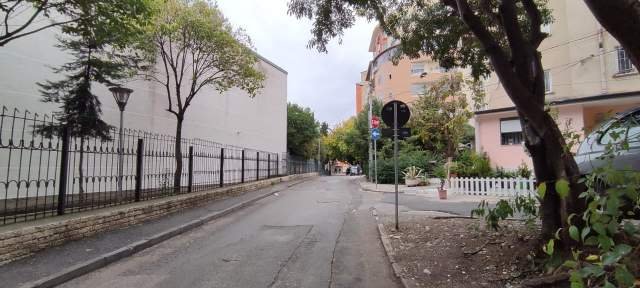 Tirane, shitet ambjent biznesi Kati 0, 17 m² 27.200 Euro (Xhamlliku)