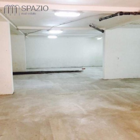 Tirane, shitet garazh Kati -1, 240 m² 120.000 Euro (Rruga ''Bardhyl'')
