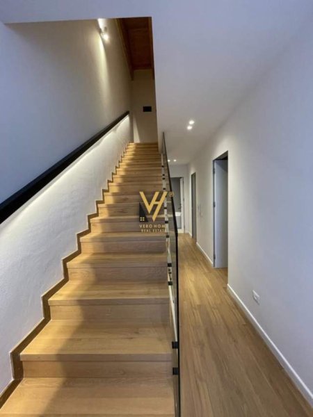 Tirane, jepet me qera Vile 3+1+A+BLK Kati 1, 200 m² 2.500 Euro (TEG)