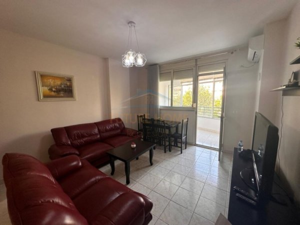 Tirane, jepet me qera apartament 2+1+Ballkon Kati 2, 100 m² 600 € (DON BOSKO)