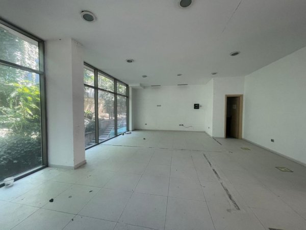 Dyqan ne shitje 96.000 € (Rruga e Dibres)
