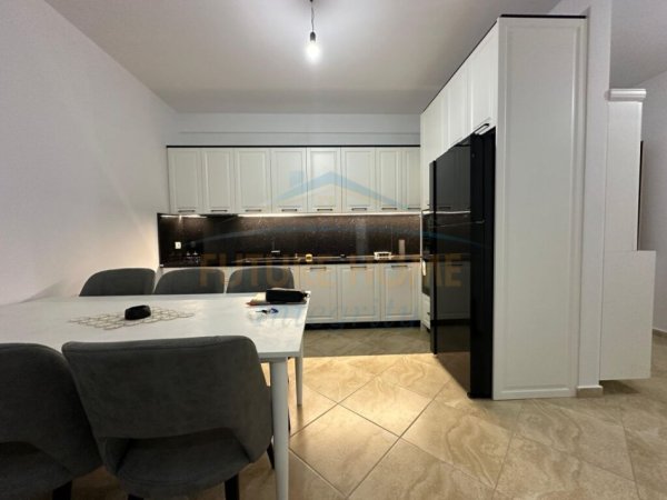 Tirane, jepet me qera apartament 2+1+Ballkon Kati 4, 105 m² 600 € (Unaza e Re Green City)