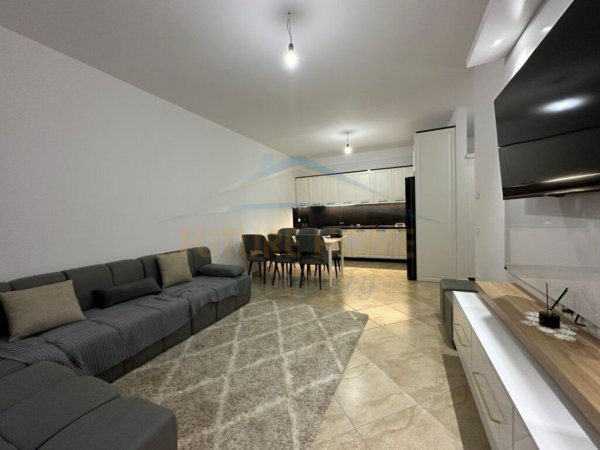 Tirane, jepet me qera apartament 2+1+Ballkon Kati 4, 105 m² 600 € (Unaza e Re Green City)
