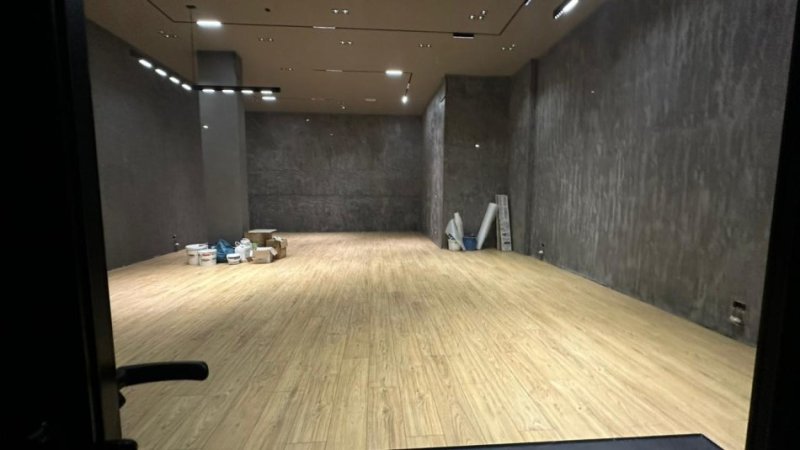 Shitet dyqan   210.000 € (Komuna e Parisit)