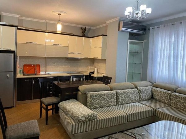 Tirane, jepet me qera apartament 2+1 Kati 5, 86 m² 400 € (CASA ITALIA)