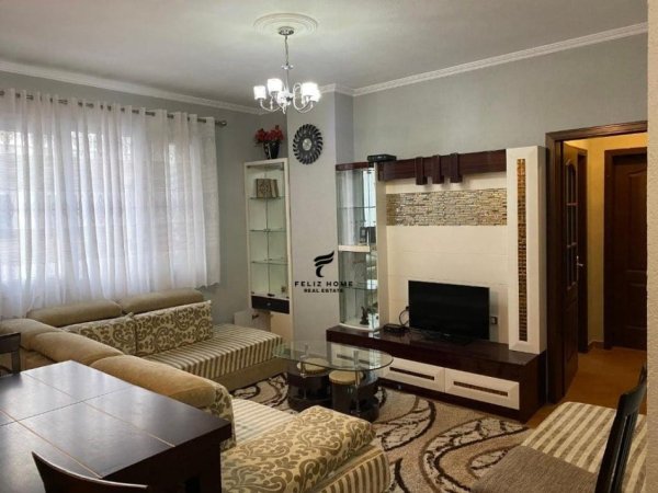 Tirane, jepet me qera apartament 2+1 Kati 5, 86 m² 400 € (CASA ITALIA)