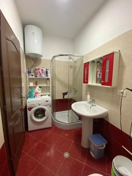 Tirane, jepet me qera apartament 2+1 Kati 5, 86 m² 400 € (CASA ITALIA)