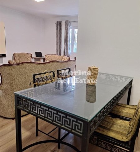 Tirane, jepet me qera apartament 2+1 , 410 m² 800 € (Laprak)