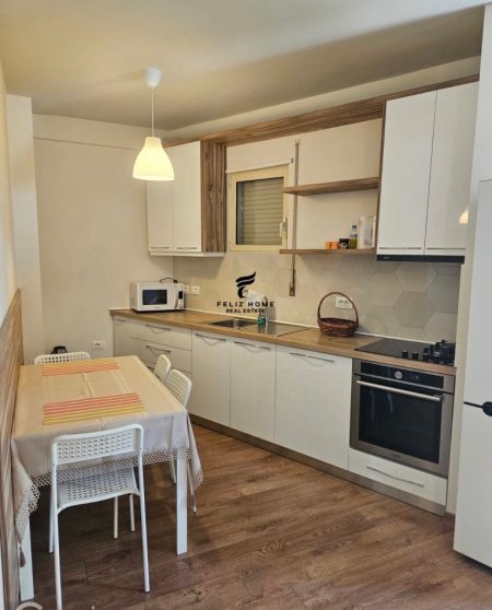 Tirane, jepet me qera apartament 1+1 Kati 4, 74 m² 450 € (LIQENI THATE PRANE RADISSON)