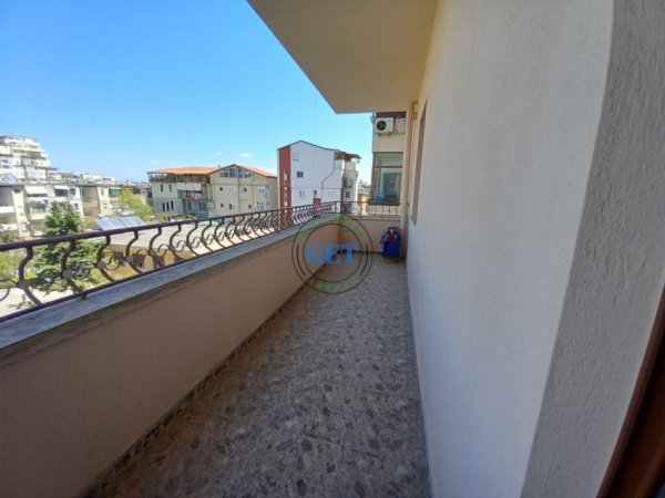 Durres, jepet me qera apartament 3+1+Ballkon Kati 3, 145 m² 500 € (Tregu Fshatar)