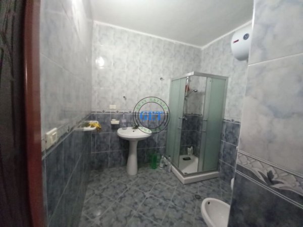 Durres, jepet me qera apartament 3+1+Ballkon Kati 3, 145 m² 500 € (Tregu Fshatar)