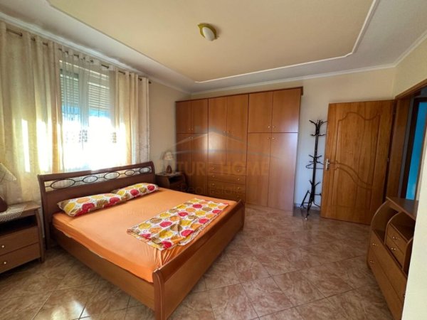 Elbasan, jepet me qera apartament 2+1+Ballkon Kati 5, 120 m² 350 € (Janaq Kilica)