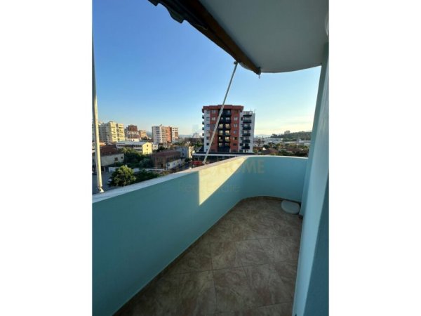Elbasan, jepet me qera apartament 2+1+Ballkon Kati 5, 120 m² 350 € (Janaq Kilica)