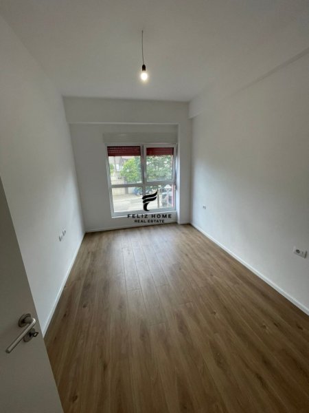 Tirane, jepet me qera apartament 2+1 Kati 2, 67 m² 300 € (ALI DEMI)