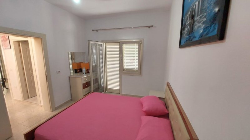 Tirane, jepet me qera Vile 3+1 Kati 3, 173 m² 500 € (Kodra Priftit)