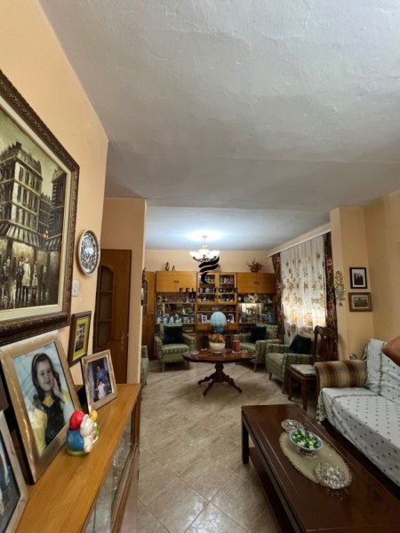 Tirane, jepet me qera apartament 1+1 Kati 3, 85 m² 50.000 € (RRUGA E KOSOVAREVE)