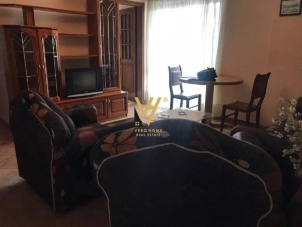 Tirane, jepet me qera apartament 2+1+Ballkon Kati 5, 100 m² 600 € (SELVIA)