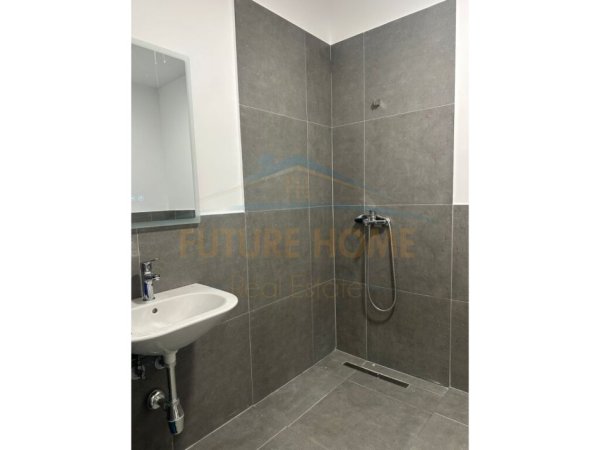 Tirane, jepet me qera apartament 1+1+Ballkon Kati 4, 64 m² 550 € (SADIK PETRELA OXHAKU)
