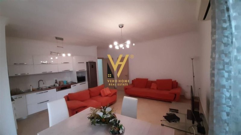 Tirane, jepet me qera apartament 2+1+Ballkon Kati 4, 110 m² 650 € (LIQENI THATE)