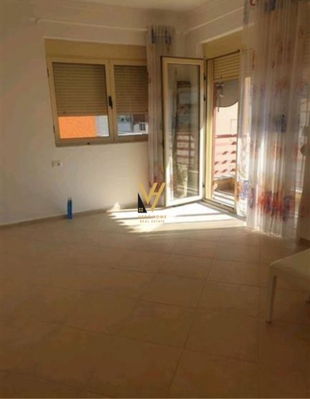 Tirane, jepet me qera apartament 2+1+Ballkon Kati 4, 110 m² 650 € (LIQENI THATE)