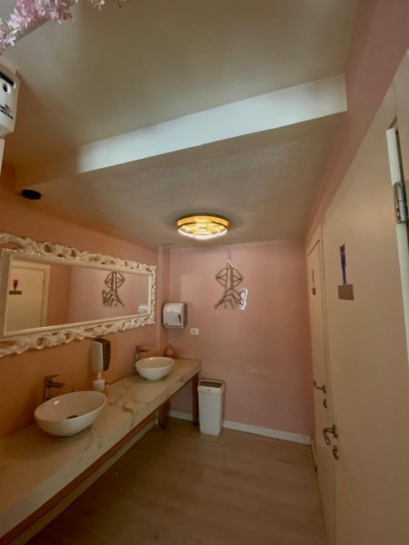 Tirane, biznes lokali Kati 0, 110 m² 40.000 €