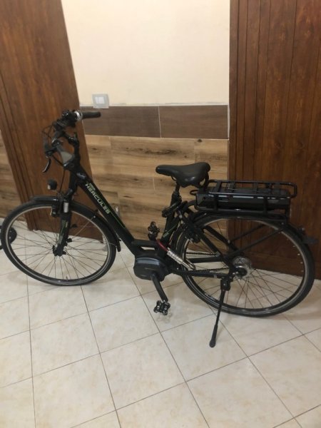 Tirane, shes biciklete elektrike Edison/Hercules e zeze 590 €
