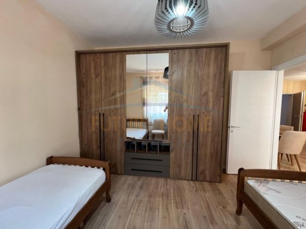 Tirane, jepet me qera apartament 2+1+Ballkon Kati 3, 100 m² 600 € (Kinostudio,TOWER BRIDGE)