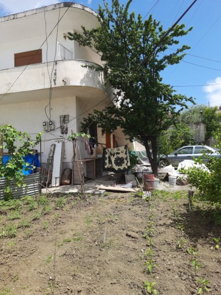 Tirane, shitet Vile , 256 m² 300.000 € (Qyteti Studenti)