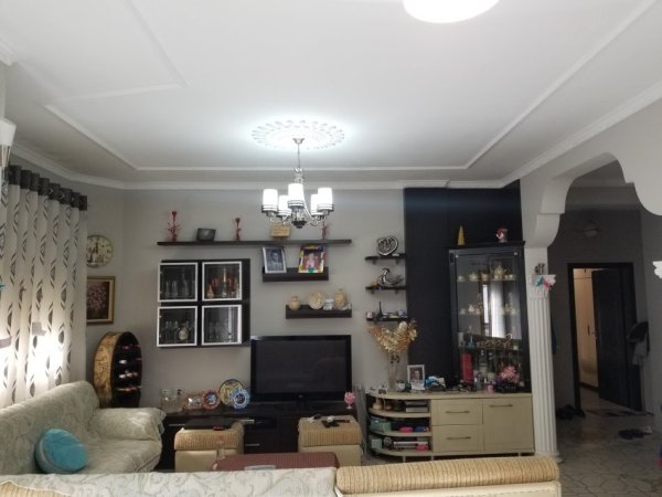 Tirane, jap me qera Vile 5 kateshe, e mobiluar, 3700 € (Dhimiter Pasko, Selite)