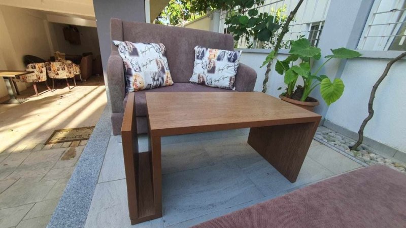 Tirane, shes TIRANE, SHITEN MOBILJE PER LOKAL - Cmim Okazion 800 € ! 800 €