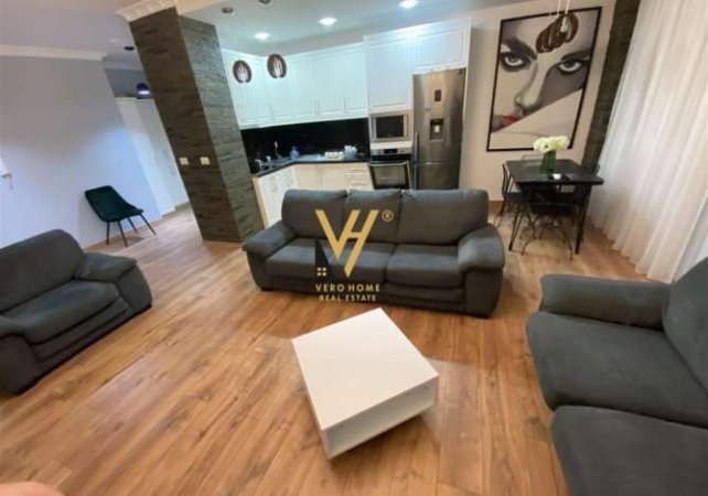 Tirane, jepet me qera apartament 2+1+Ballkon Kati 5, 114 m² 600 € (UNAZA E RE)