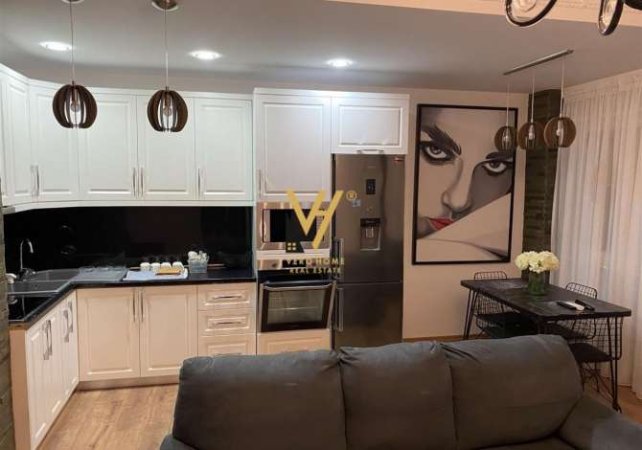 Tirane, jepet me qera apartament 2+1+Ballkon Kati 5, 114 m² 600 € (UNAZA E RE)