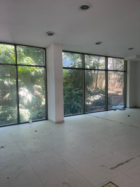 Shitet Dyqan , 63 m² 97.000 € (Rruga e Dibres)