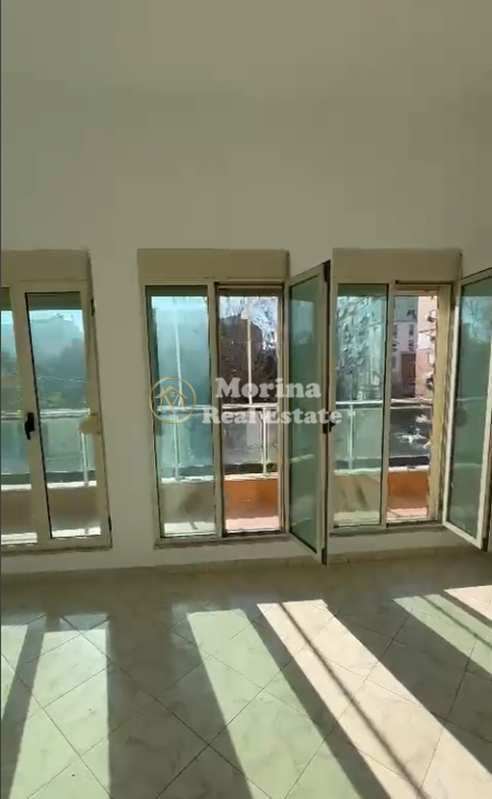 Tirane, jepet me qera apartament 2+1 Kati 2, 95 m² 400 € (Stacioni Trenit)
