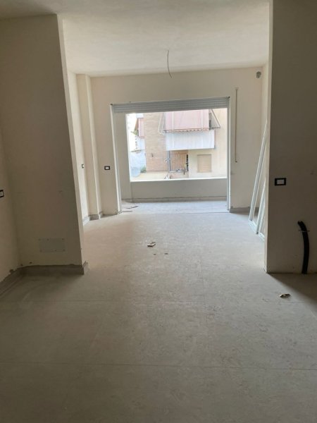 Tirane, shitet apartament 1+1+Ballkon Kati 2, 74 m² 185.000 € (PAZARI I RI)