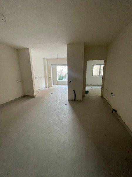Tirane, shitet apartament 1+1+Ballkon Kati 2, 74 m² 185.000 € (PAZARI I RI)