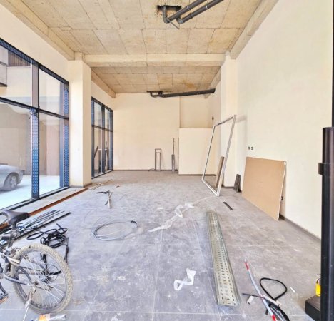 Shitet: Ambient Open Space  ( 📍Fusha e Aviacionit ) K. 0, Direkt Buze Rr. Kryesore | 320.000 € |