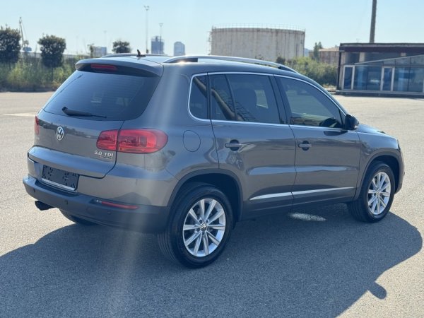 Durres, shitet SUV | Fuoristrad | Xhip Volkswagen Tiguan Nafte, gri e erret automatik Klima 80.000 km 13.500 €