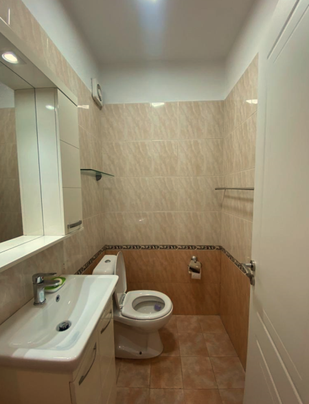 Tirane, jepet me qera apartament 2+1+Aneks+Ballkon Kati 13, 125 m² 1.100 € (Ish Ekspozita)