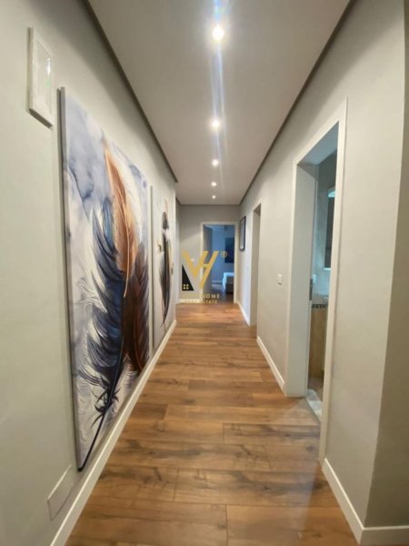 Tirane, jepet me qera apartament 2+1+Ballkon Kati 13, 125 m² 1.100 € (ISH EKSPOZITA SOT)