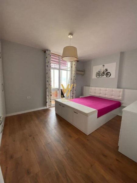 Tirane, jepet me qera apartament 2+1+Ballkon Kati 13, 125 m² 1.100 € (ISH EKSPOZITA SOT)